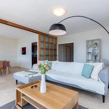 Amazing Sea View 2bdr Swimming Pool Parking *